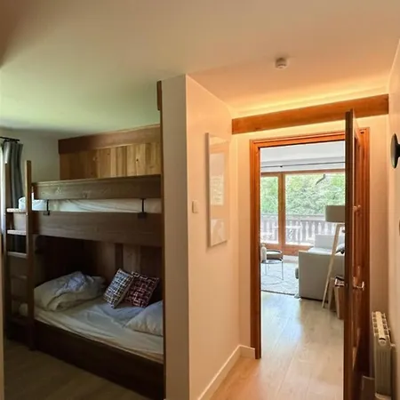 For 4 People Balcony Parking Close Апартаменти Межев